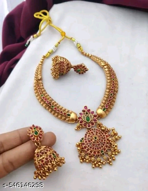 Traditional Kemp Green And Pink Stone set